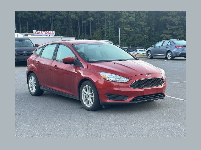 Used 2018 Ford Focus SE FWD image 1