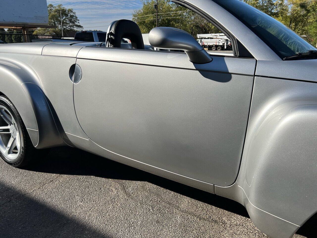 Used 2004 Chevrolet SSR w/ Preferred Equipment Group RWD image 37