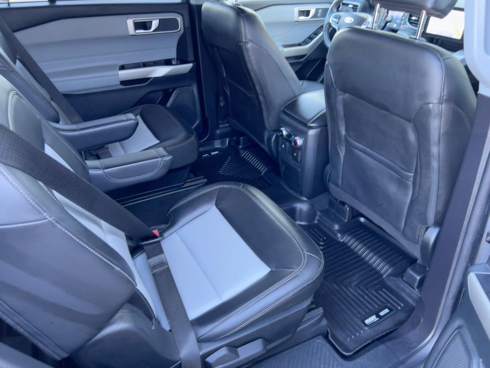 Used 2022 Ford Explorer XLT w/ Equipment Group 202A image 30