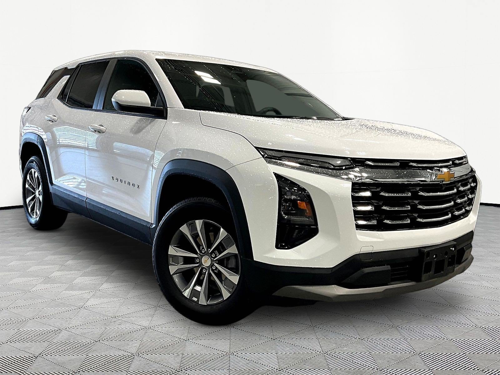 Used 2026 Chevrolet Equinox LT AWD/4WD image 3