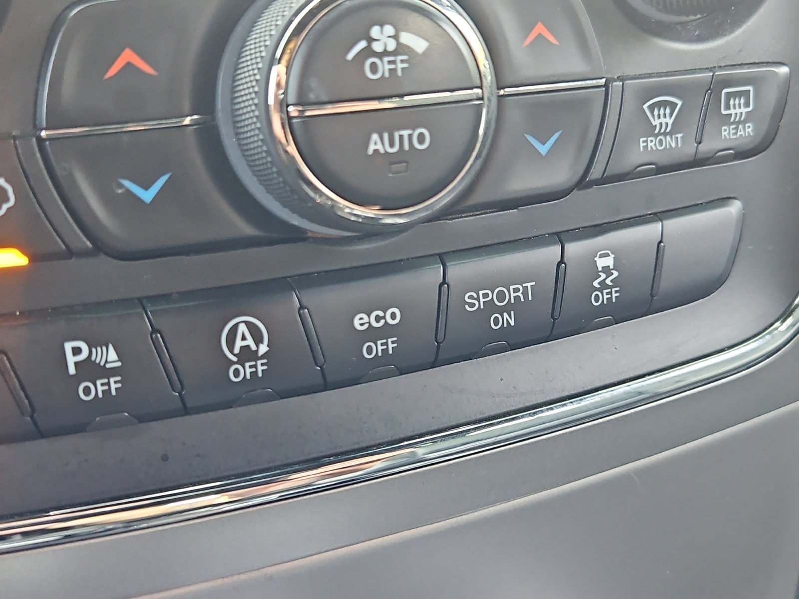 Used 2018 Jeep Grand Cherokee Limited AWD/4WD image 23