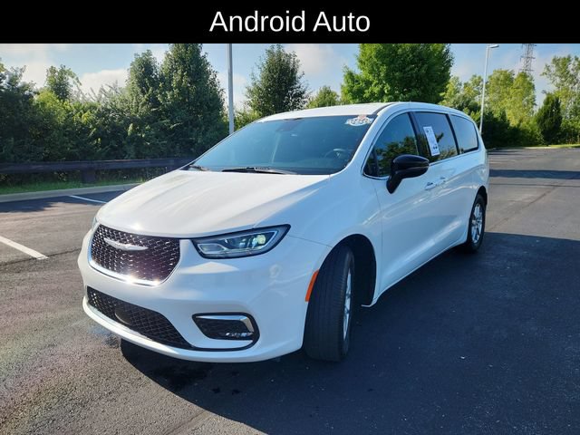 Used 2025 Chrysler Pacifica Select FWD image 3