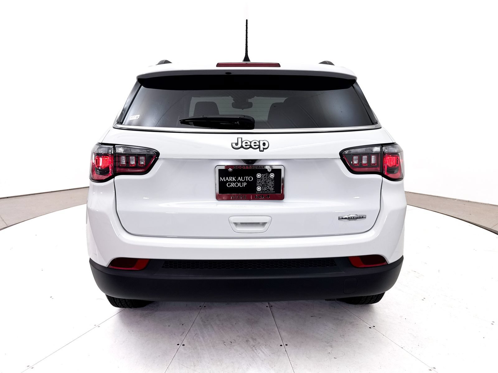 Used 2022 Jeep Compass Latitude w/ Sun and Sound Group FWD image 16