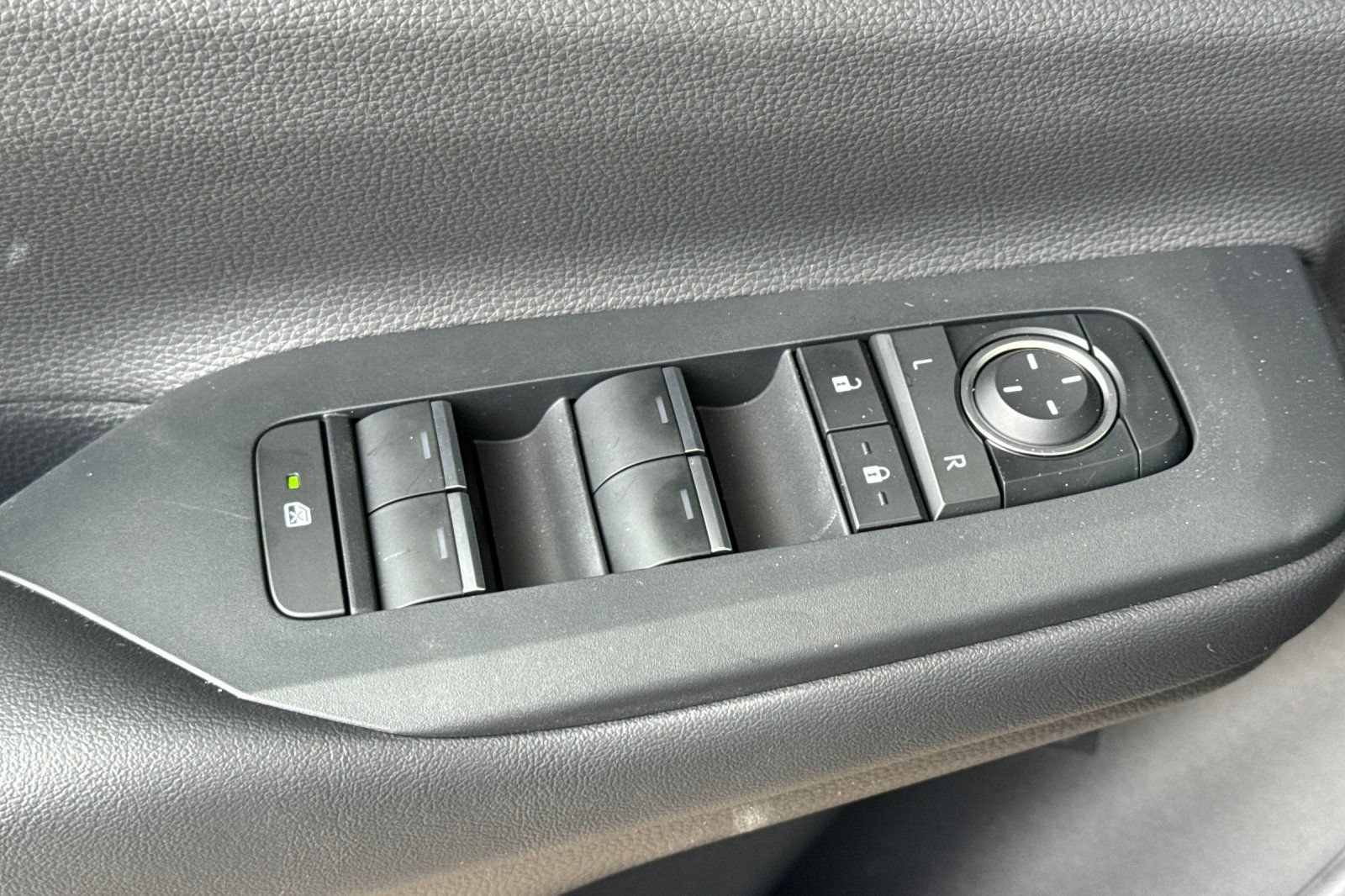 New 2027 Toyota Prius FWD image 14