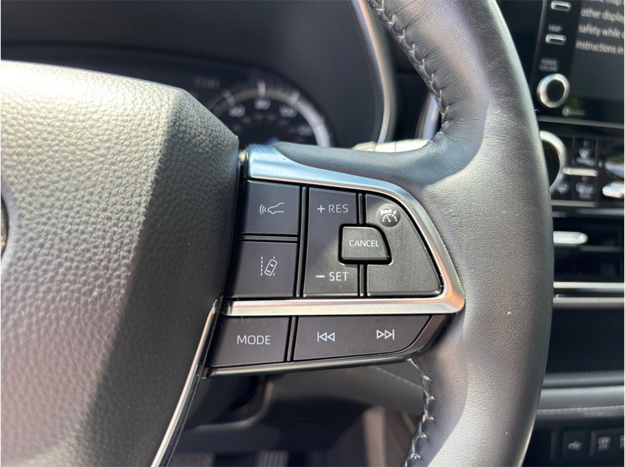 Used 2021 Toyota Highlander Limited FWD image 28