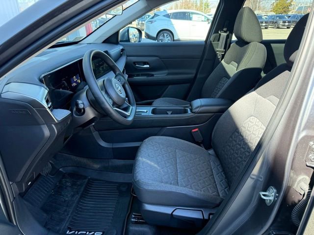 Certified 2025 Nissan Kicks SV w/ SV Premium Package image 17