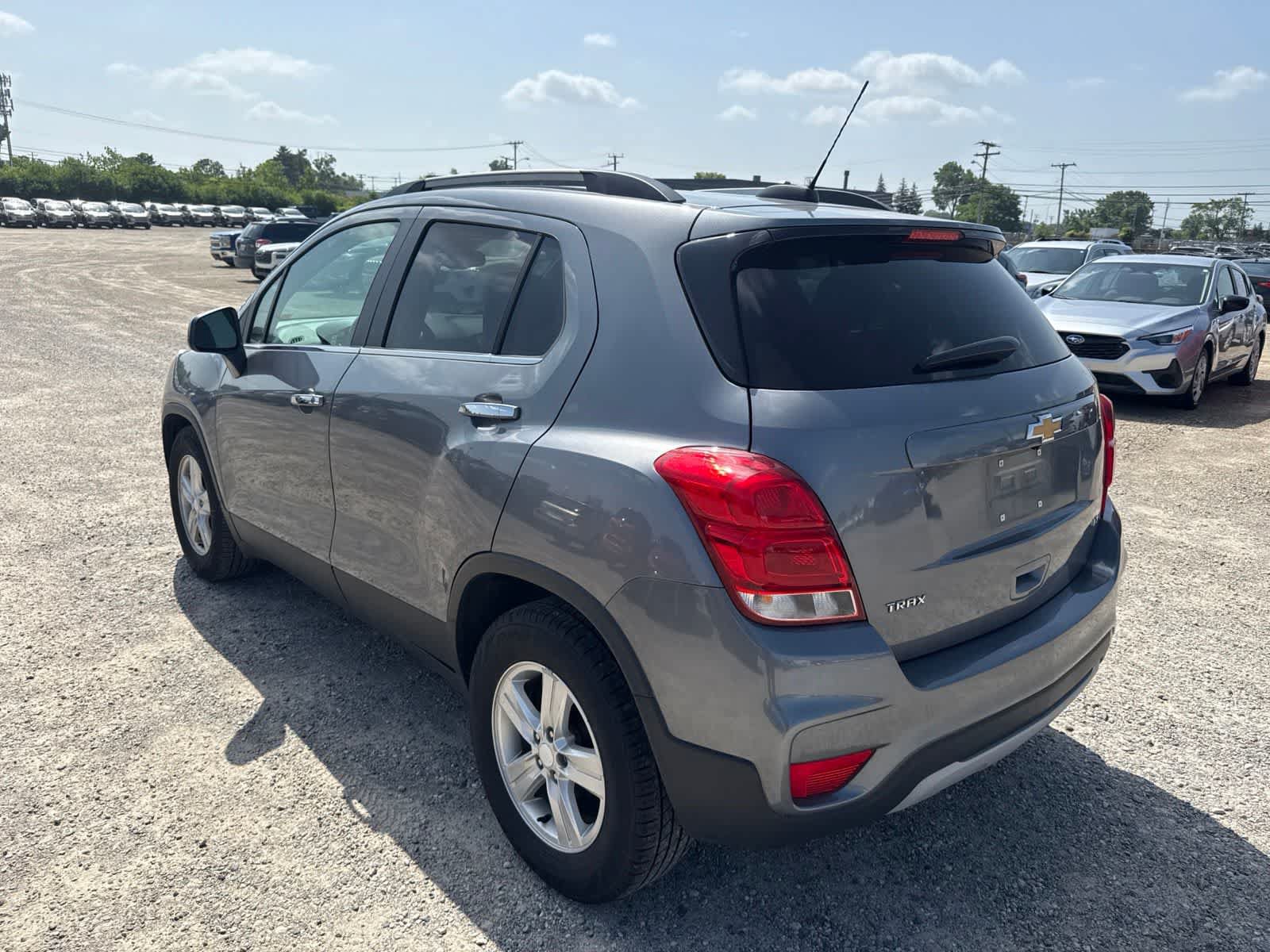 Used 2020 Chevrolet Trax LT w/ LT Convenience Package FWD image 2