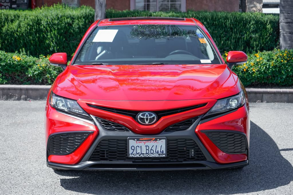 Used 2022 Toyota Camry SE FWD image 3