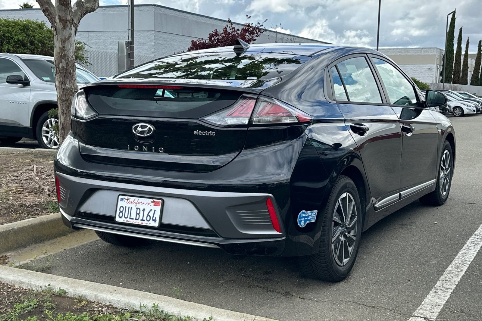 Used 2020 Hyundai Ioniq SE image 5