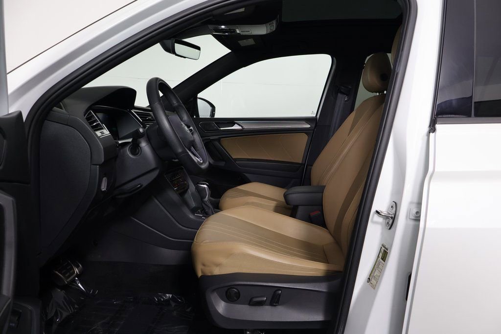 Used 2022 Volkswagen Tiguan SE R-Line image 10