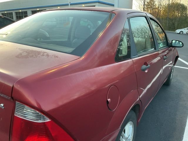 Used 2005 Ford Focus S FWD image 4