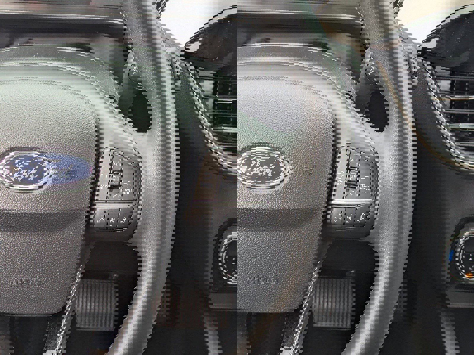 Used 2022 Ford Escape SE w/ SE Sport Appearance Package image 21