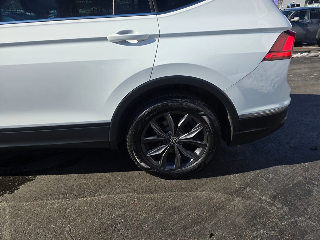 Used 2024 Volkswagen Tiguan SE AWD/4WD image 4