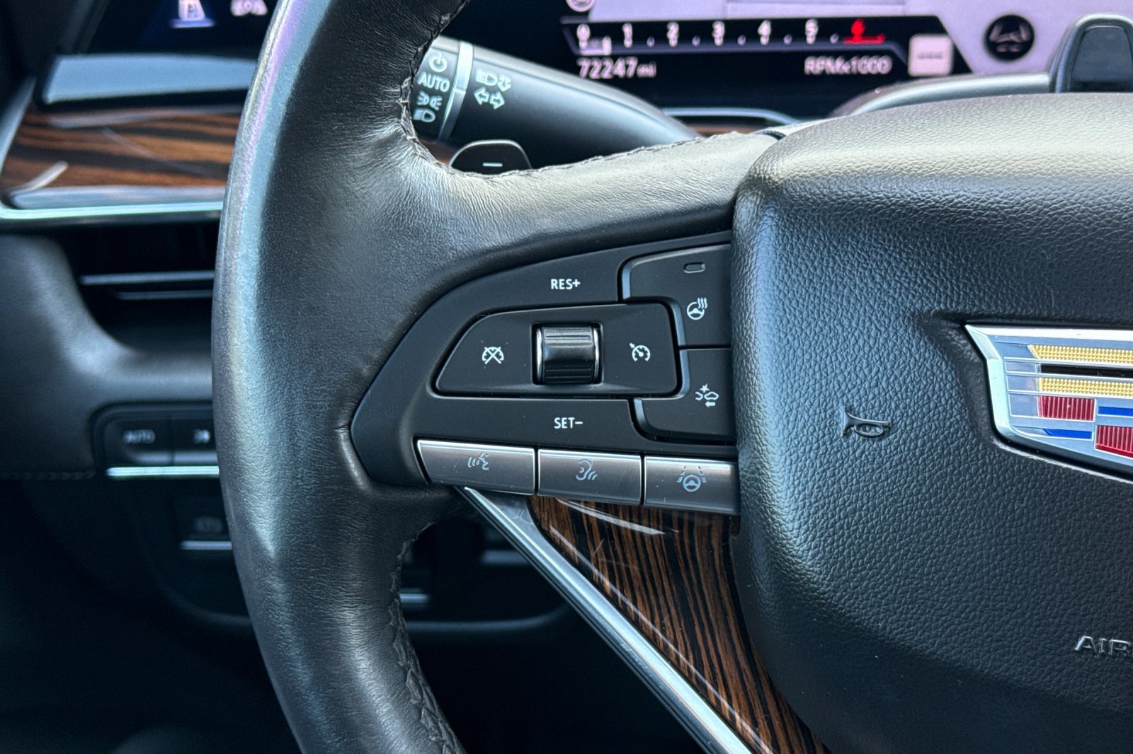 Used 2023 Cadillac Escalade ESV Premium Luxury w/ Performance Package image 31