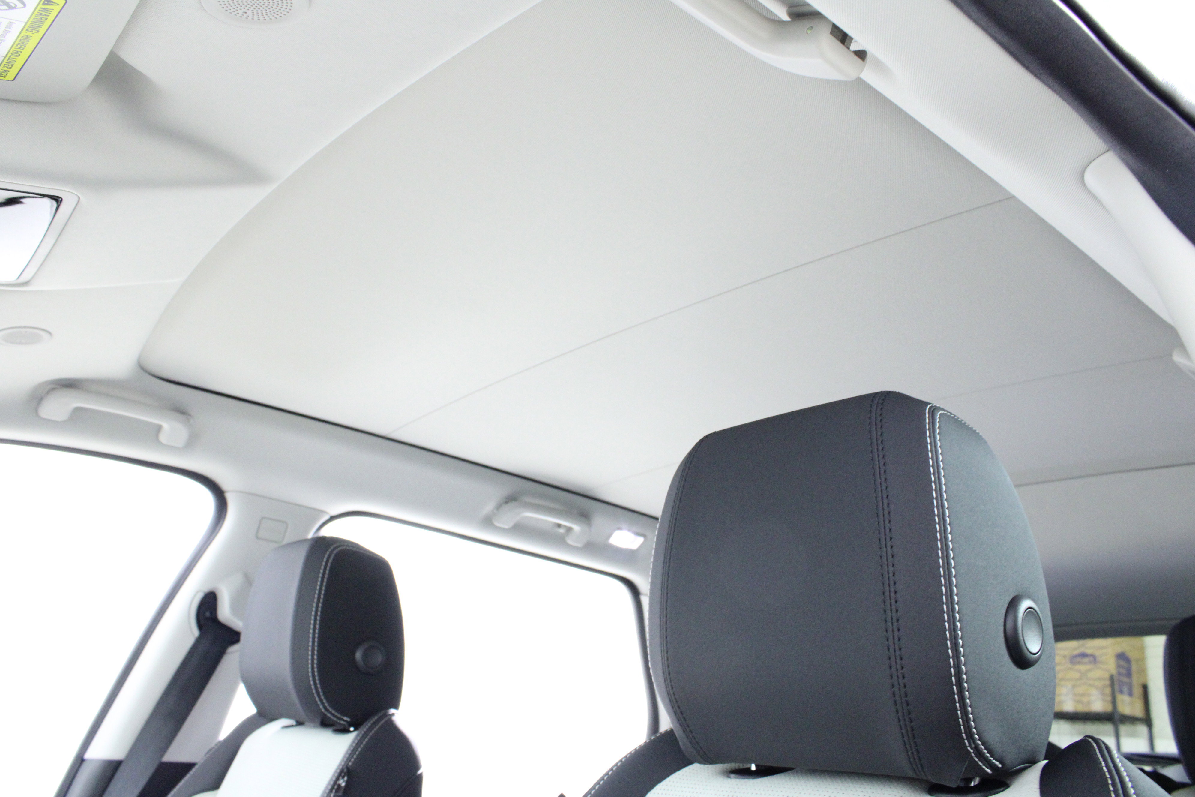 Used 2025 Land Rover Discovery Sport S image 31