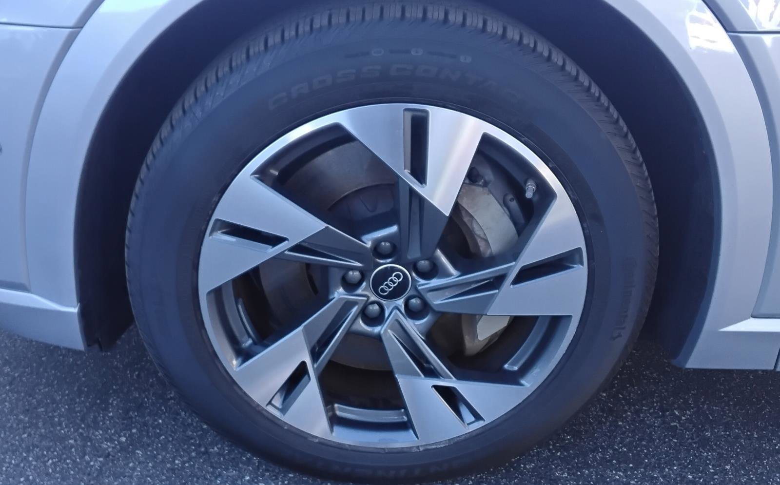 Certified 2022 Audi e-tron Premium w/ Convenience Plus Package image 11