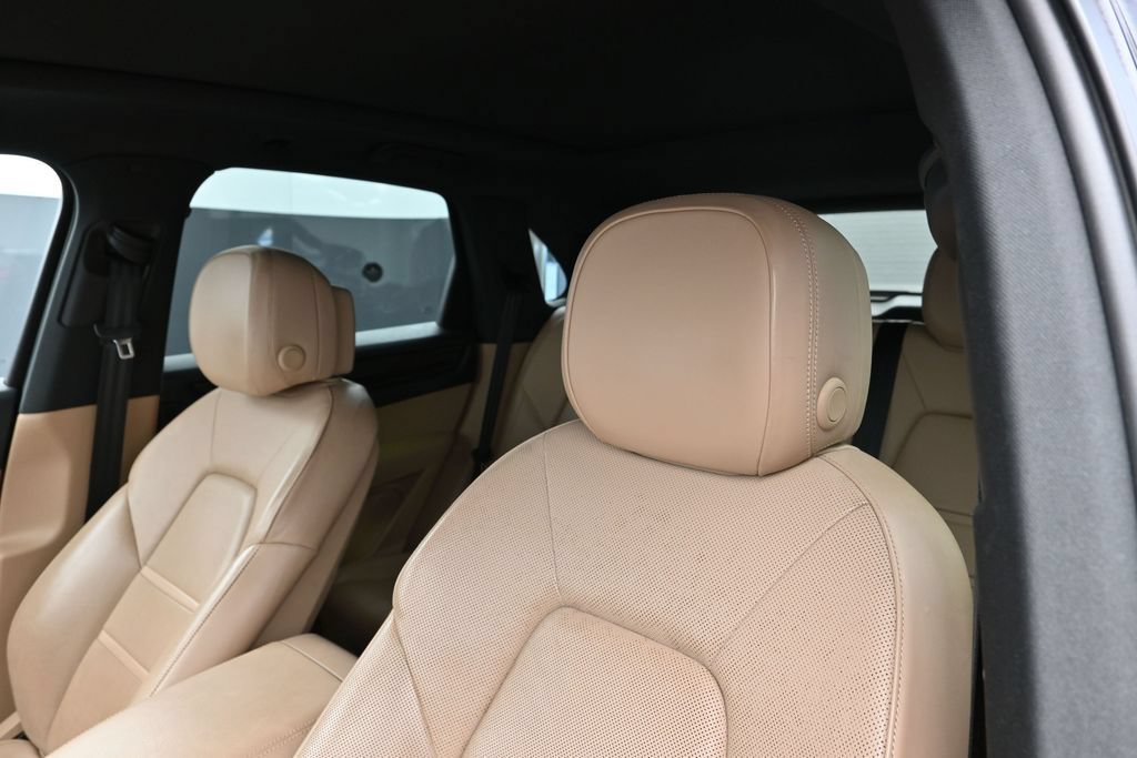 Certified 2019 Porsche Cayenne AWD/4WD image 16