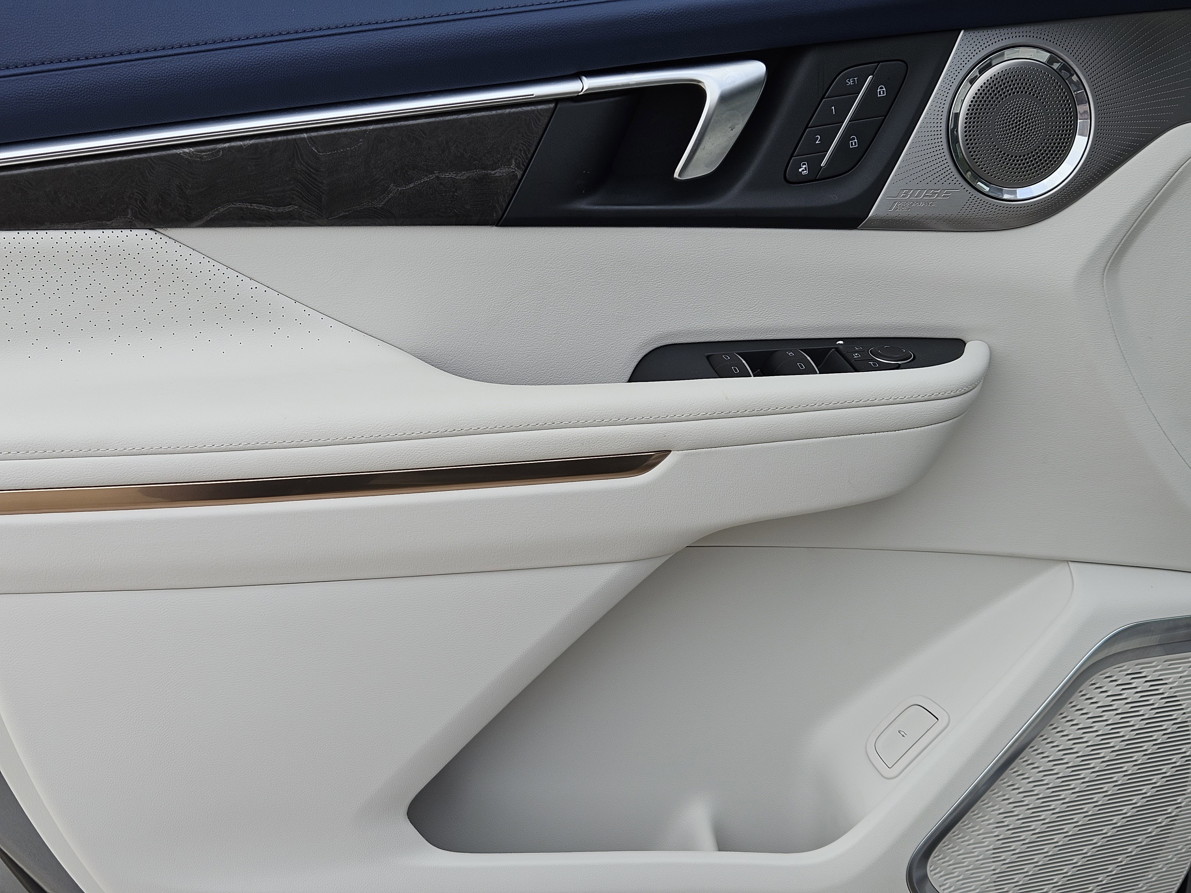 Used 2025 Buick Enclave Avenir w/ Trailering Package, 5000 lbs. image 25