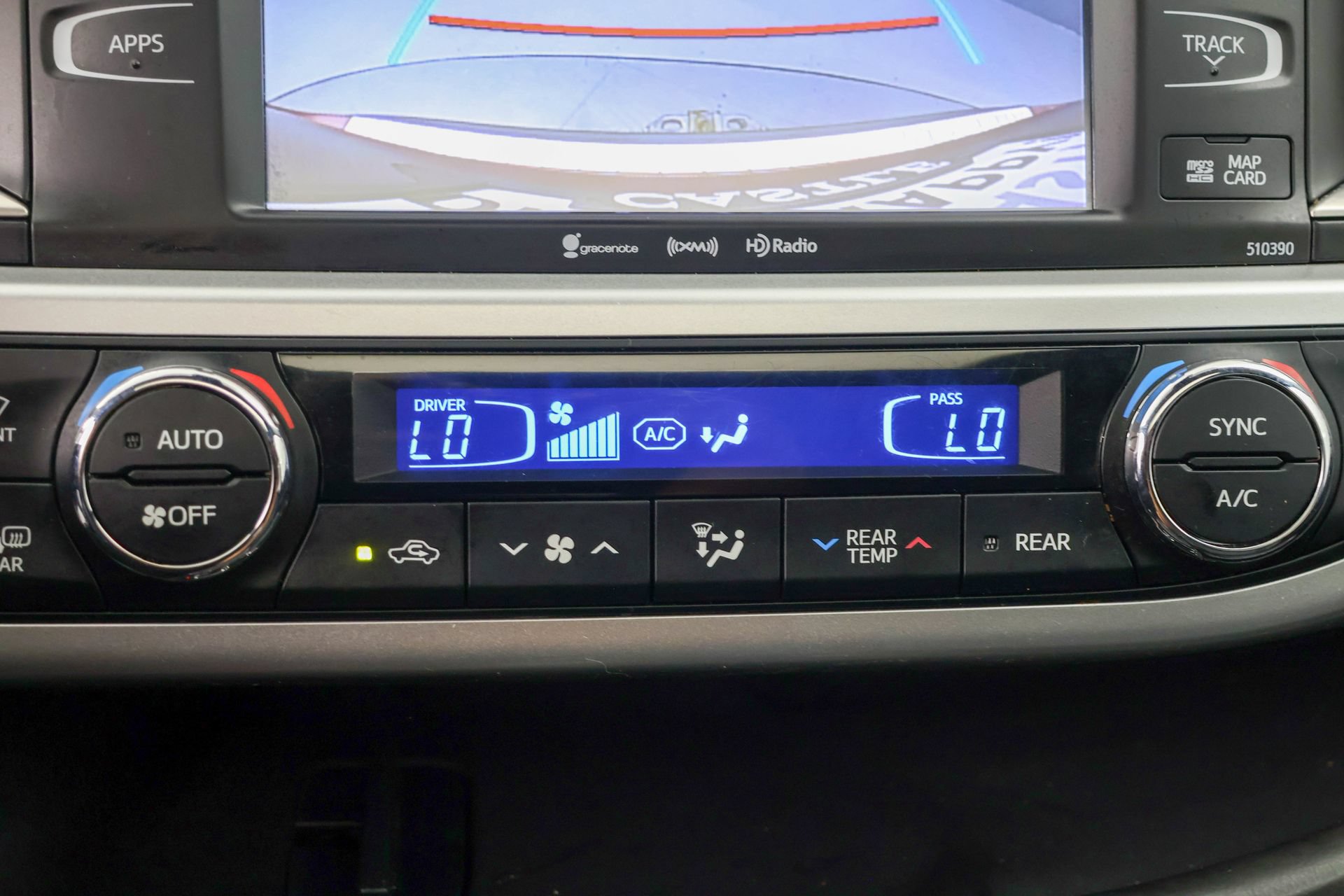 Used 2019 Toyota Highlander SE AWD/4WD image 12