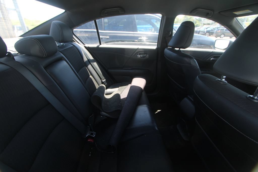 Used 2017 Honda Accord Sport image 18