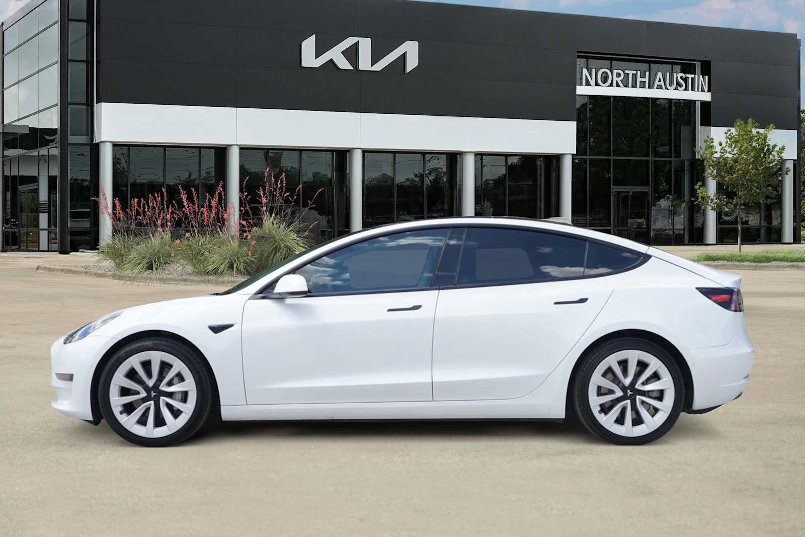 Used 2021 Tesla Model 3 Standard Range Plus RWD image 3