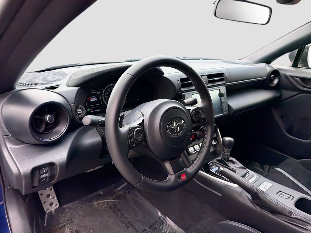 Used 2025 Toyota GR86 Premium w/ ALL Weather Mat Package (TMS) RWD image 9