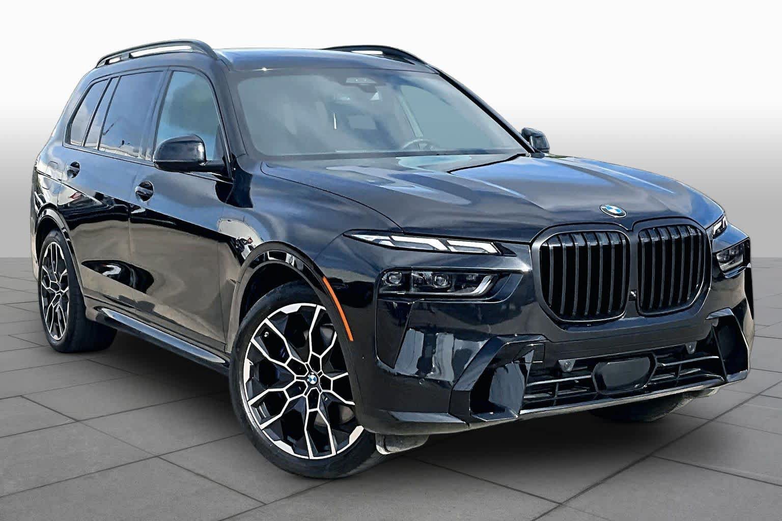 Used 2025 BMW X7 xDrive40i w/ M Sport Package AWD/4WD image 3