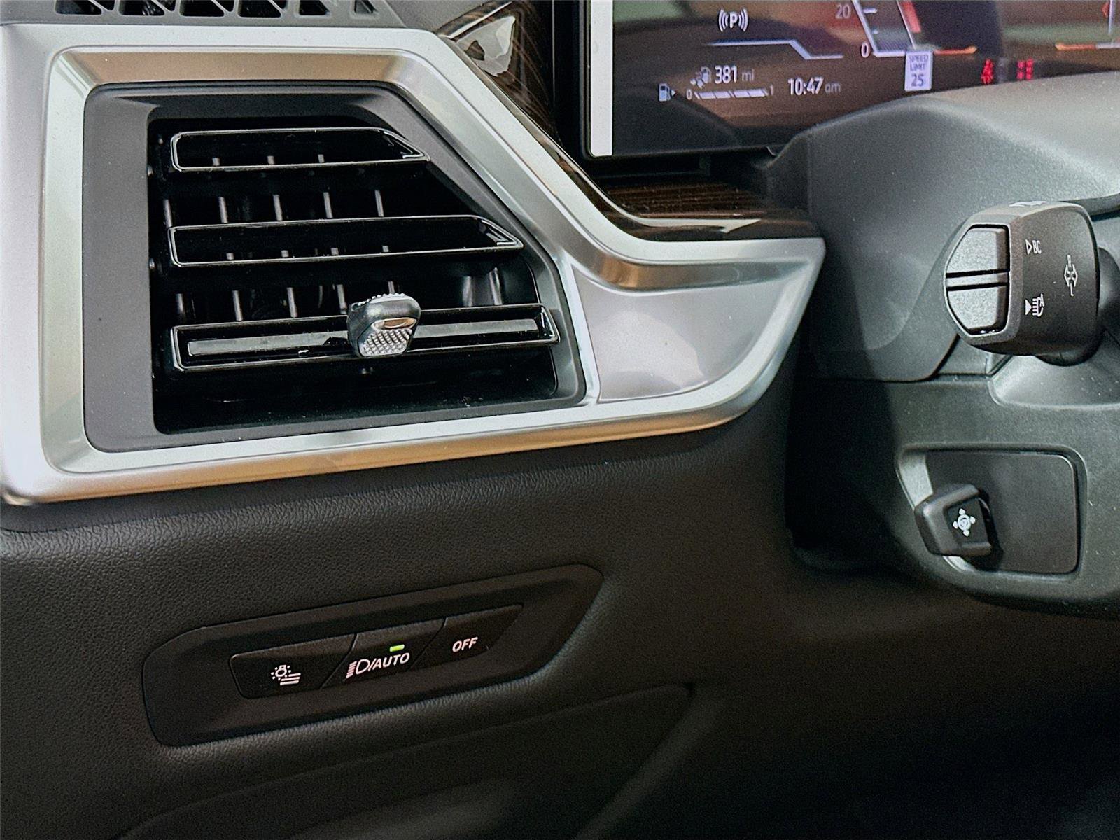 New 2026 BMW X5 xDrive50e w/ Climate Comfort Package image 10