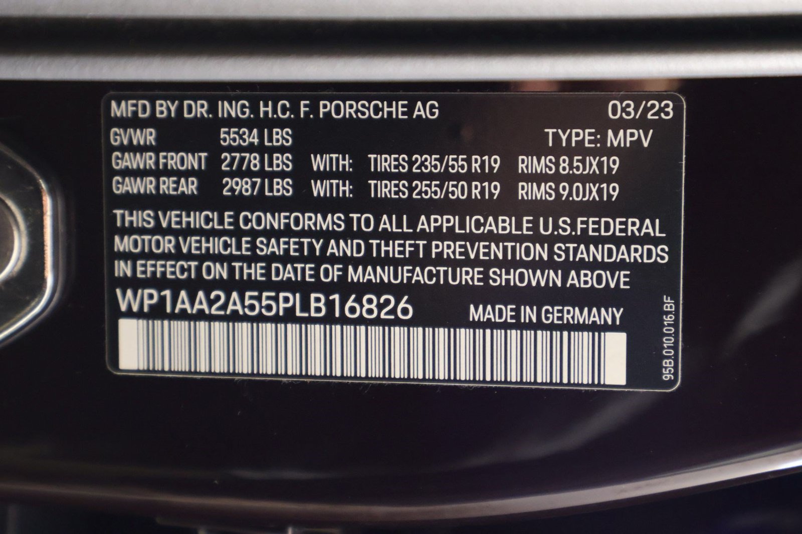 Certified 2023 Porsche Macan AWD/4WD image 19