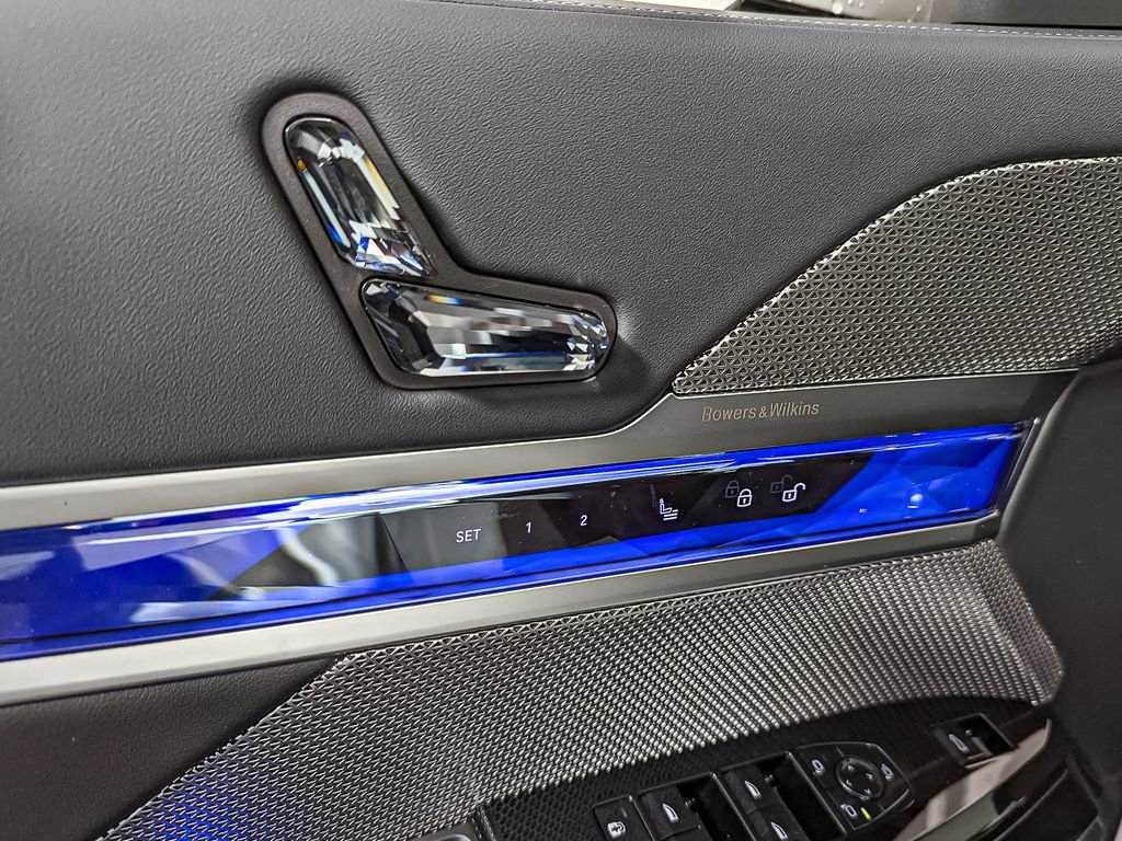 Used 2025 BMW i7 eDrive50 w/ M Sport Package image 12