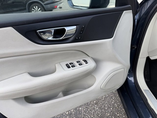 Used 2020 Volvo S60 T6 Momentum w/ Protection Package image 18