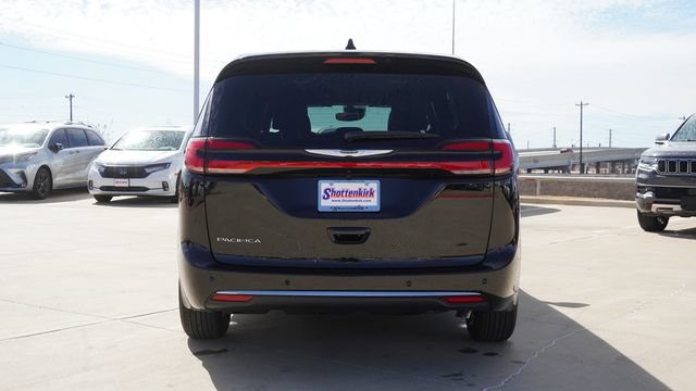 New 2026 Chrysler Pacifica Select FWD image 8