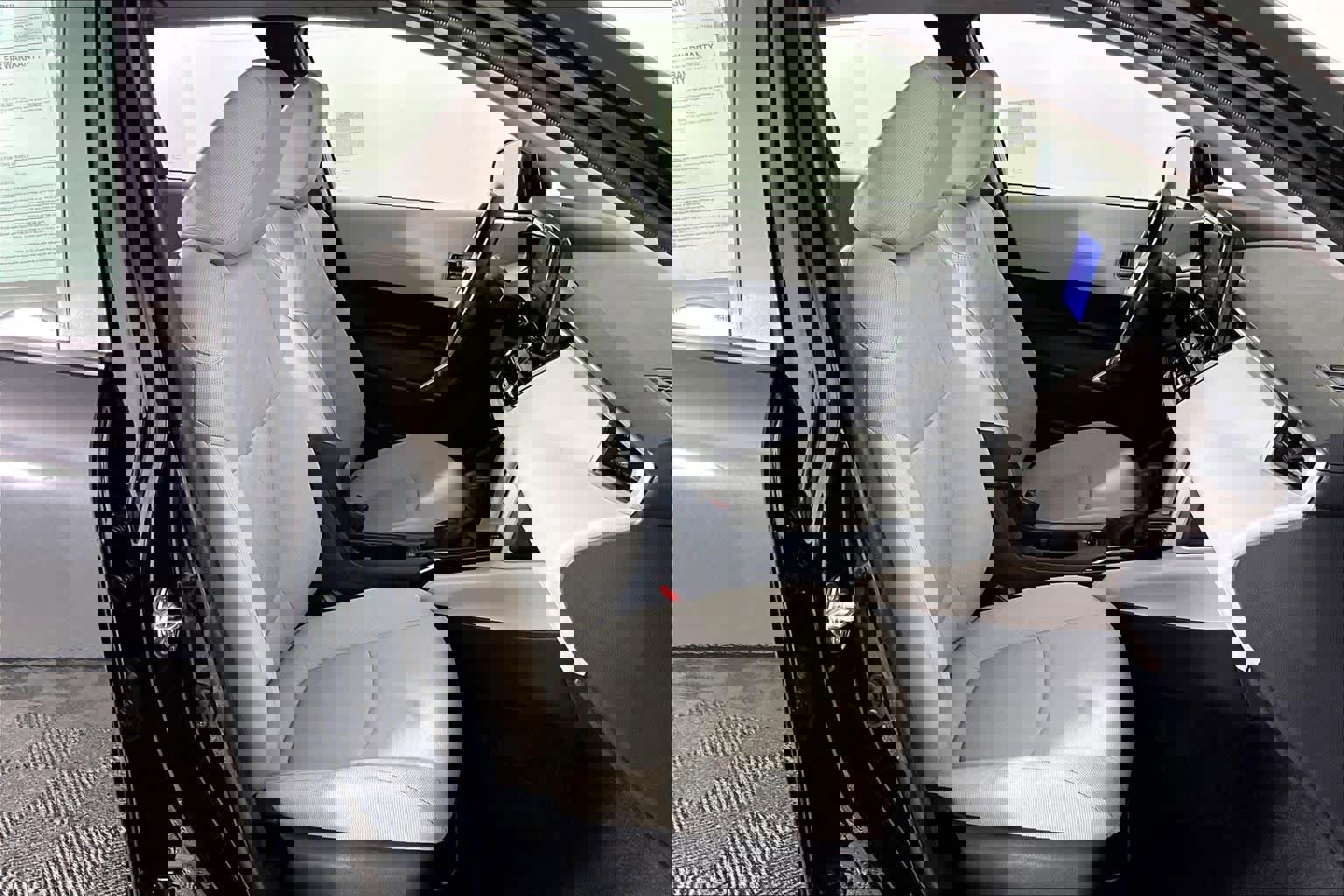 Used 2025 Toyota Corolla Cross L image 8