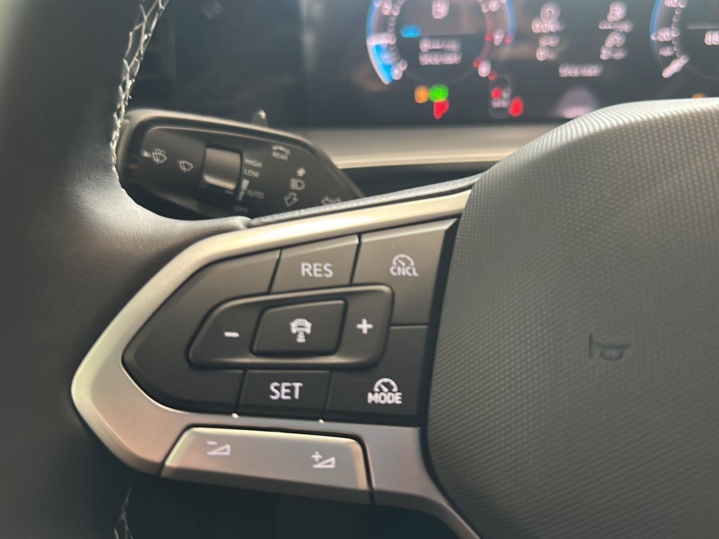New 2026 Volkswagen Tiguan SE AWD/4WD image 29