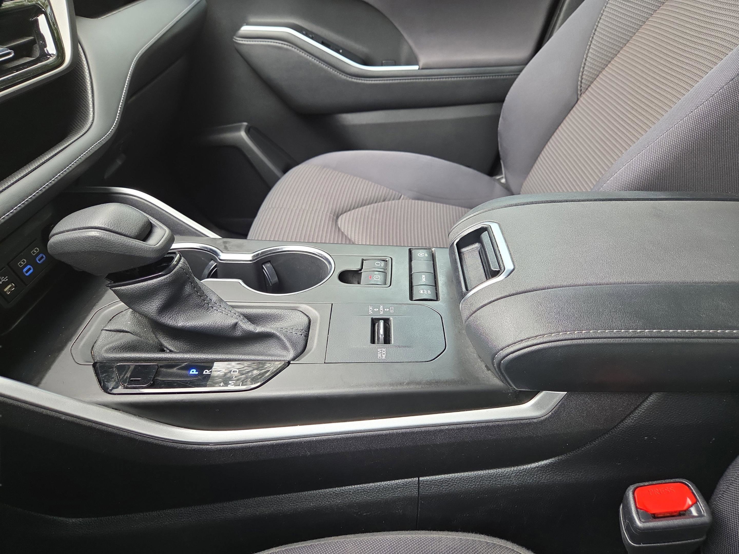 Used 2022 Toyota Highlander L image 25