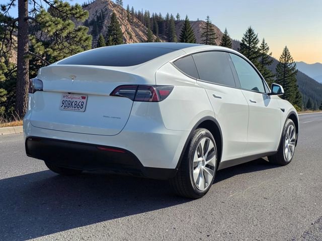 Used 2022 Tesla Model Y Long Range AWD/4WD image 7