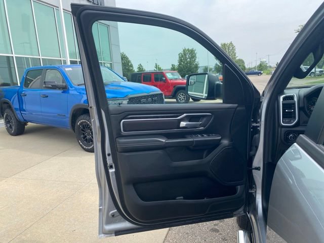 Used 2023 RAM 1500 Big Horn AWD/4WD image 9