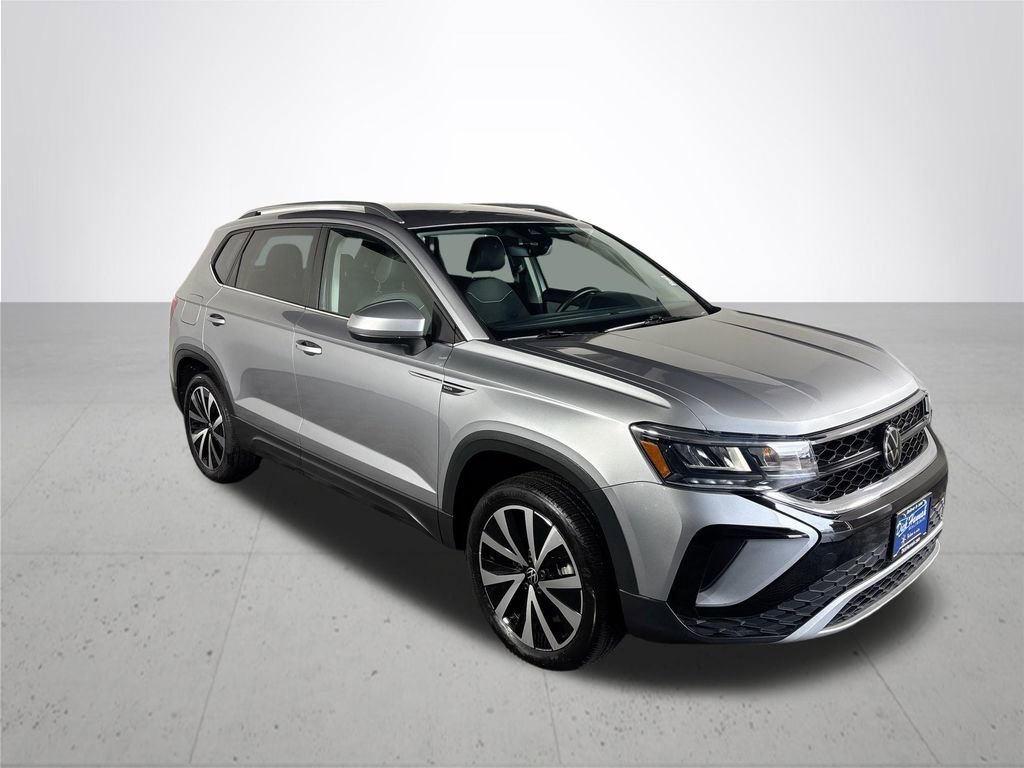 Used 2024 Volkswagen Taos SE image 4