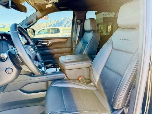 Used 2025 GMC Yukon Denali image 10