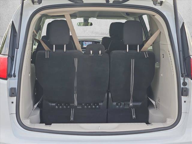 Used 2022 Chrysler Voyager LX FWD image 6