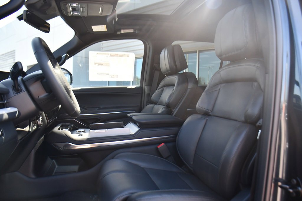 New 2025 Lincoln Navigator Reserve w/ Jet Appearance Package image 13