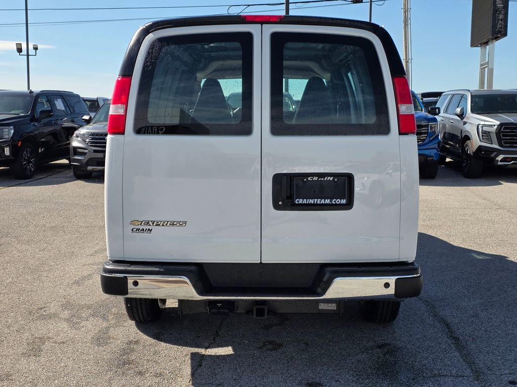 Used 2024 Chevrolet Express 3500 w/ Driver Convenience Package RWD image 6
