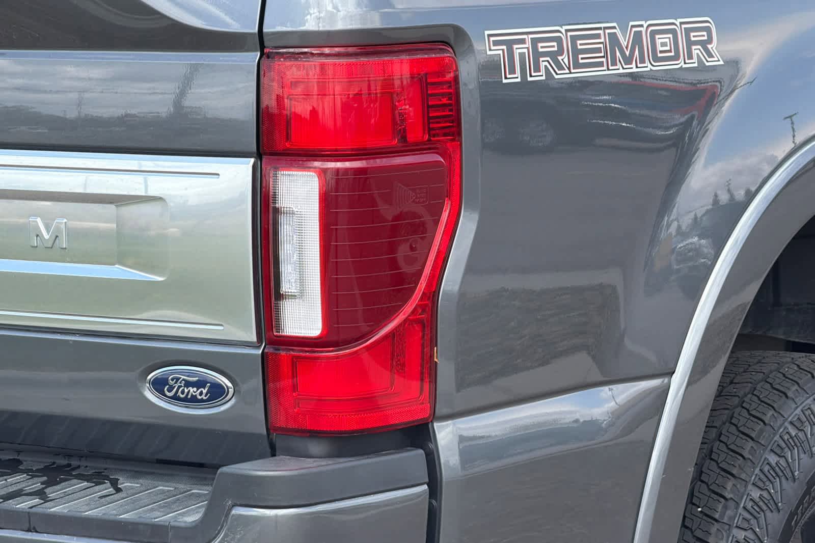 Certified 2022 Ford F350 Platinum w/ Tremor Off-Road Package AWD/4WD image 26