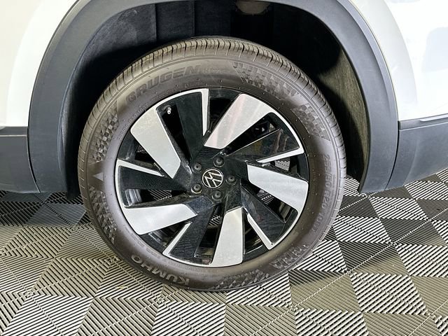 Used 2025 Volkswagen Atlas Cross Sport SE image 28
