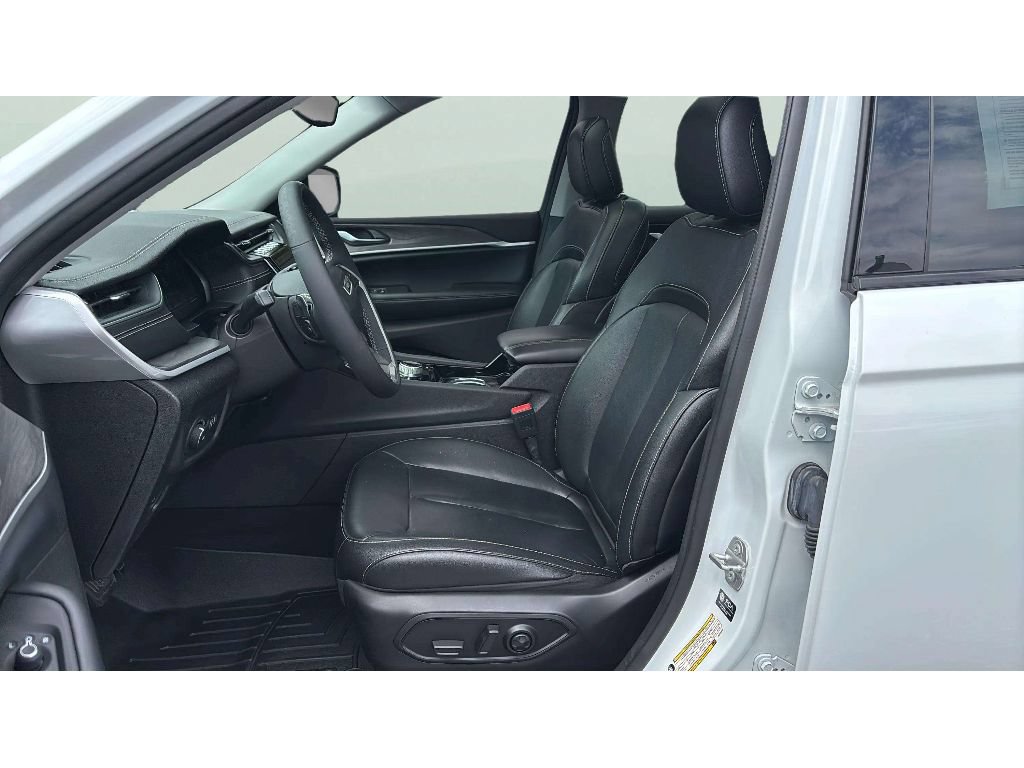 Used 2023 Jeep Grand Cherokee L Limited AWD/4WD image 12