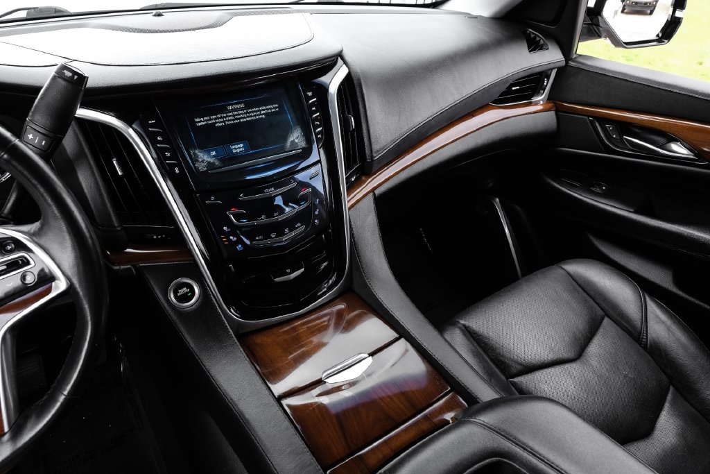 Used 2019 Cadillac Escalade ESV Premium Luxury RWD image 23