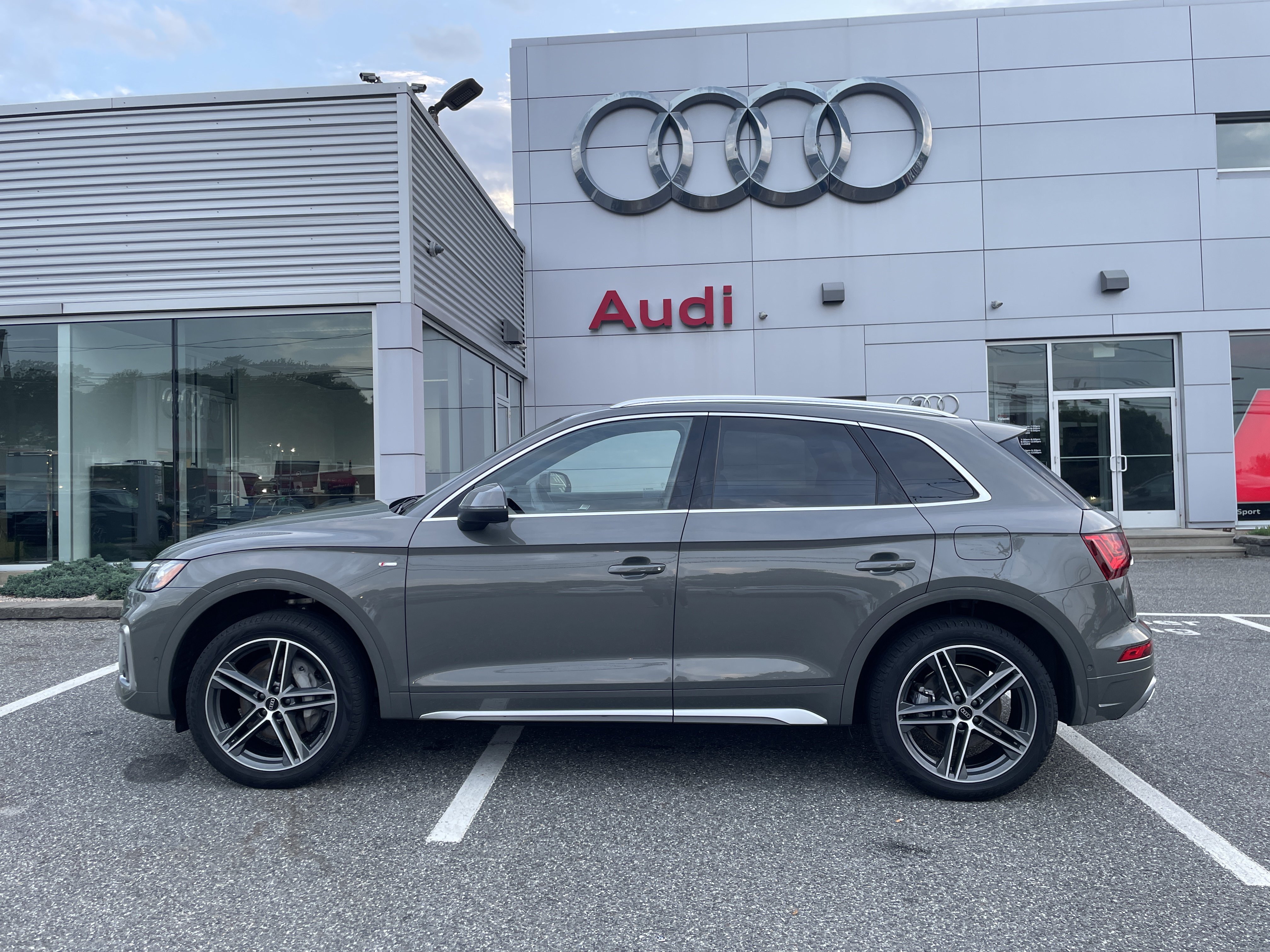 Certified 2023 Audi Q5 e Prestige w/ Prestige Package AWD/4WD image 4