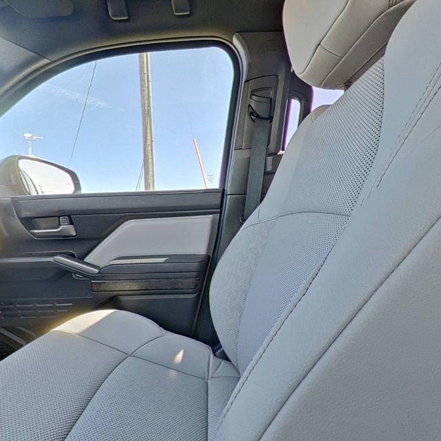 Used 2025 Toyota Tacoma Limited AWD/4WD image 31