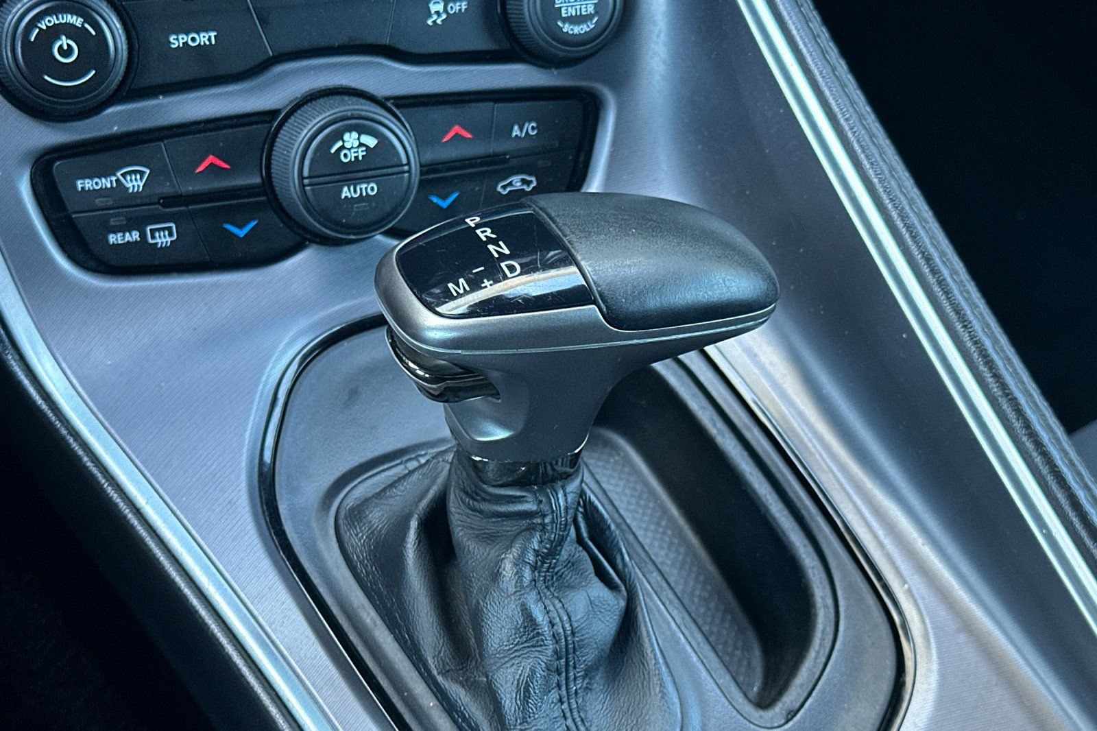 Used 2019 Dodge Challenger SXT RWD image 19