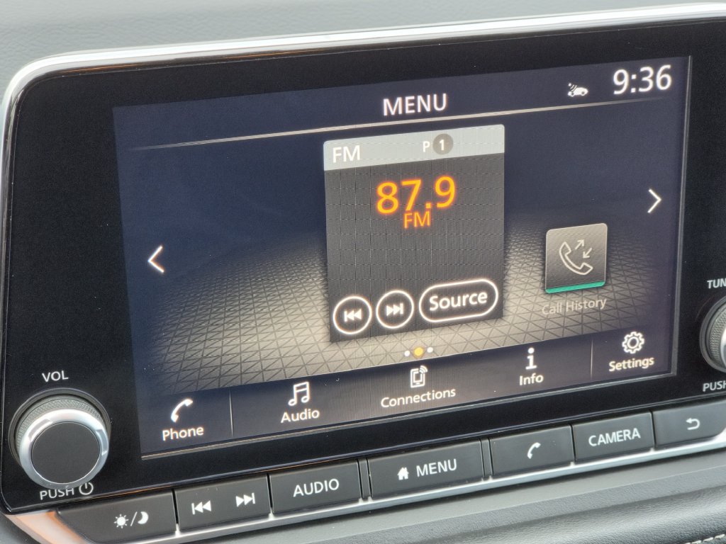 Used 2025 Nissan Rogue SV FWD image 17